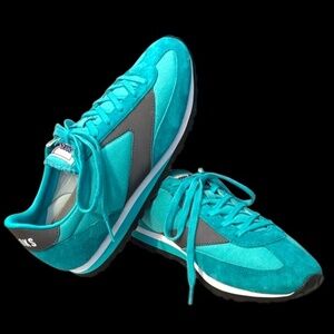 NWOT- Brooks Heritage Vanguard Sneakers in a Teal & Gray Colorway